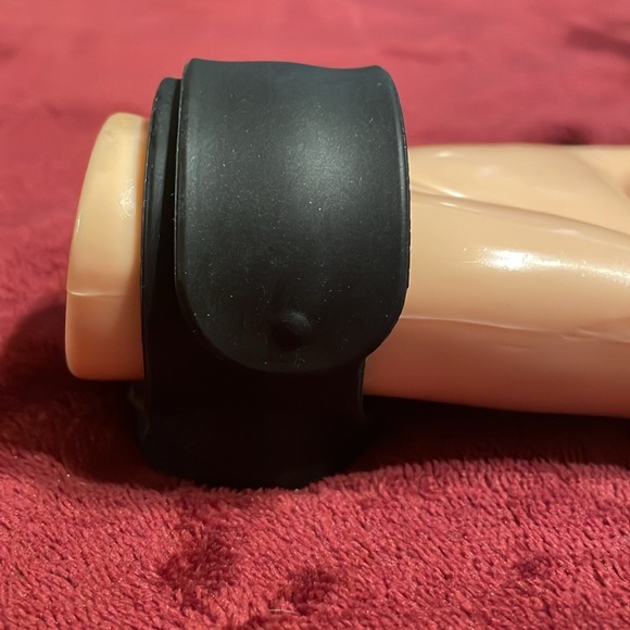 Cotton On black slap magnetic closure Watch. New battery installed. # 220617 - Picture 3 of 6